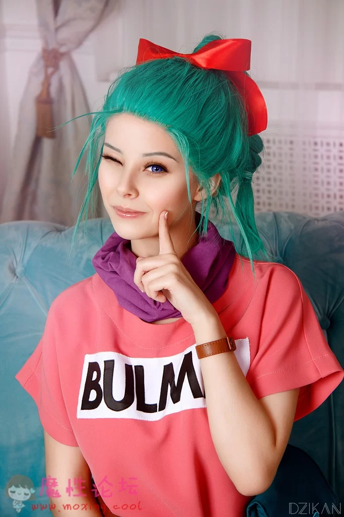 dragonball___bulma_cosplay_by_disharmonica-dazgh2u.jpg